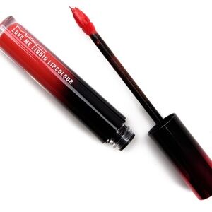 MAC Love Me Liquid Lipcolour in “Yeah I’m Fancy”. Brand new in box. Long lasting
